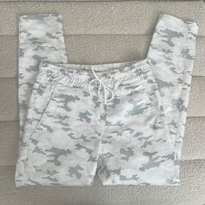 Bevy Flog SHELY PANT IN WHITE CAMO